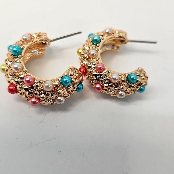 International Inspiration Earrings Chunky Textured Gold Based  w Colored Pearls - Picture 6 of 8